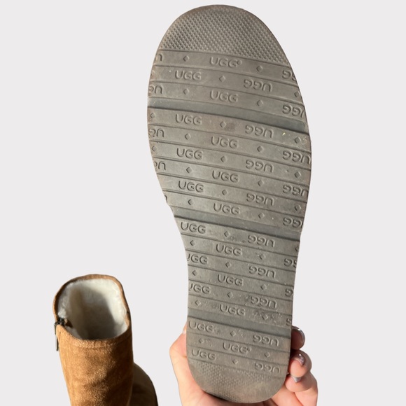 UGG | LIKE NEW! | Ankle Boots w/ inner calf zipper | Tan/Calf | Shearling | Sz6 - Picture 6 of 8